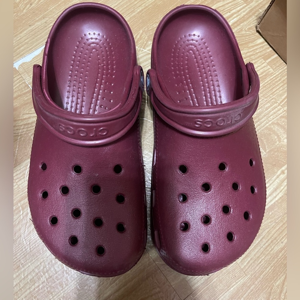 Crocs Maroon